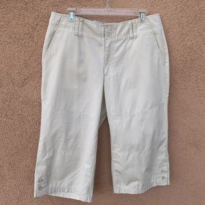 Dockers Cream Women Capris with Button Hen Sz14